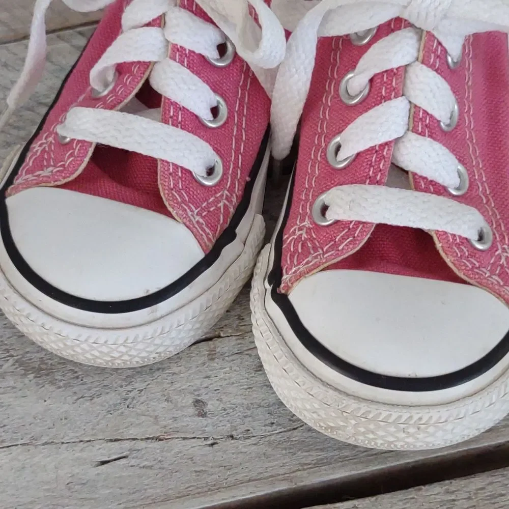 Converse All Star Pink Chuck Taylors Size 5 Low Tops